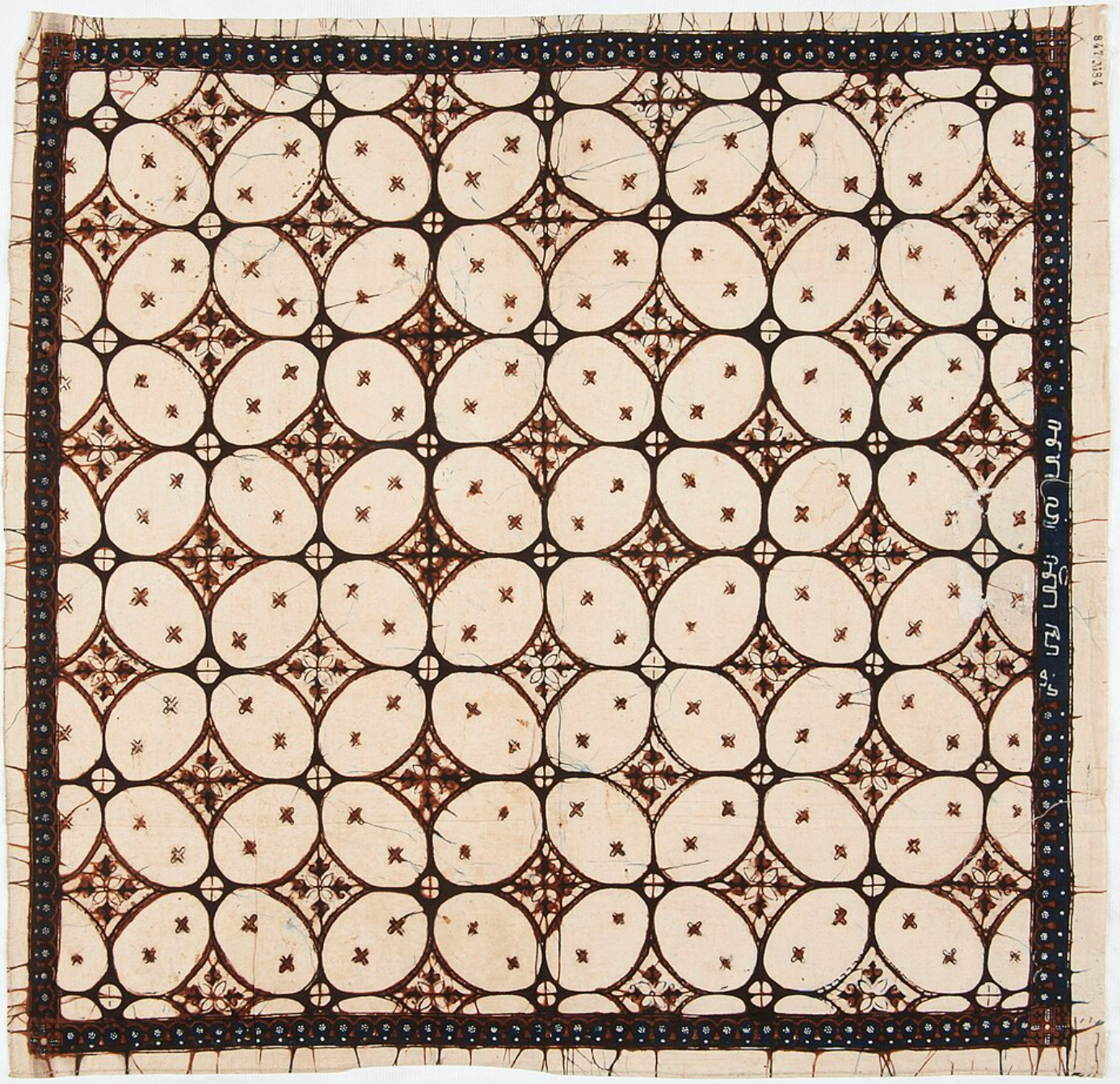 Motif Batik Kawung Beton | Sumber: Wikipedia Commons