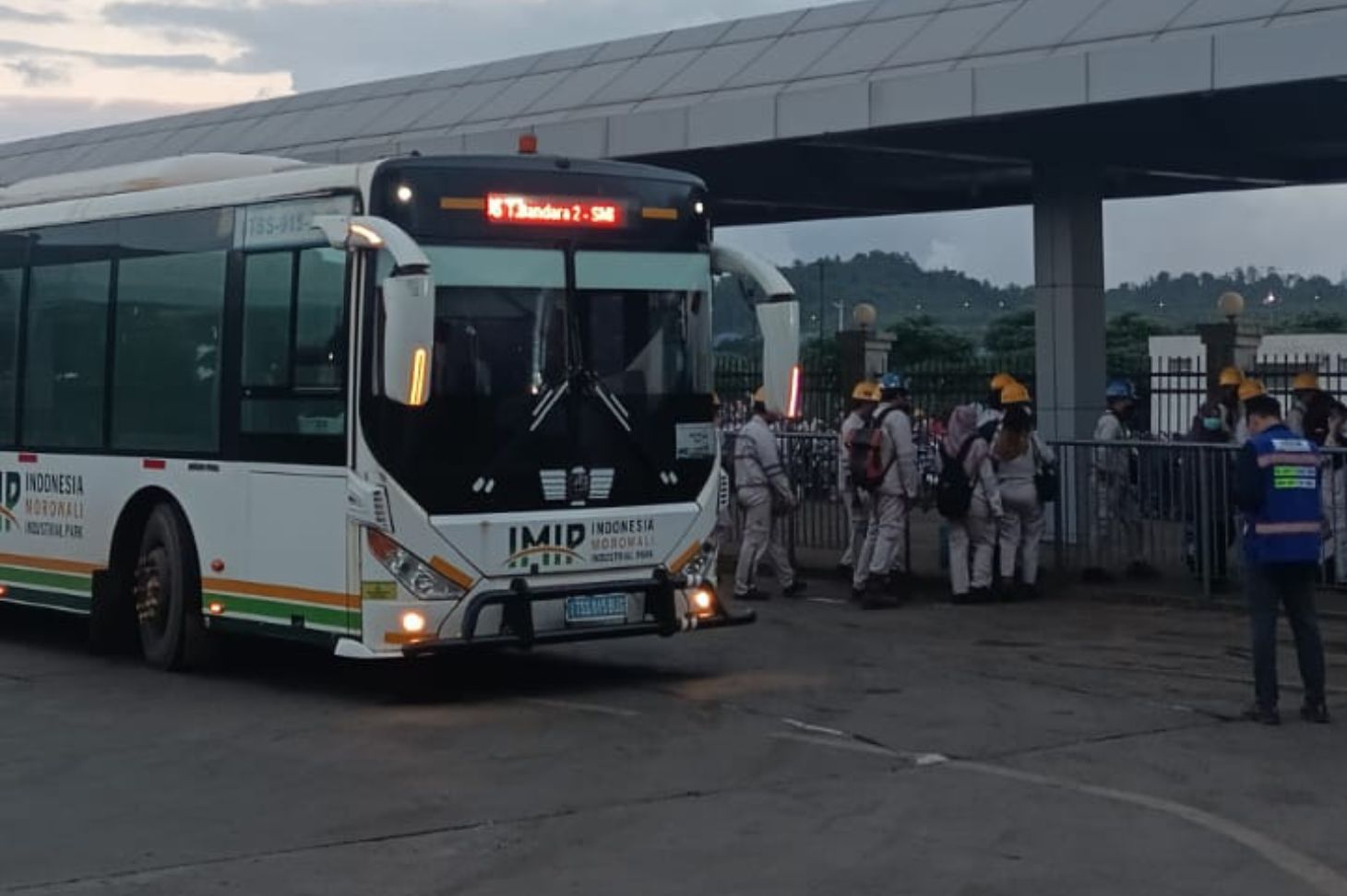 Karyawan kawasan PT IMIP