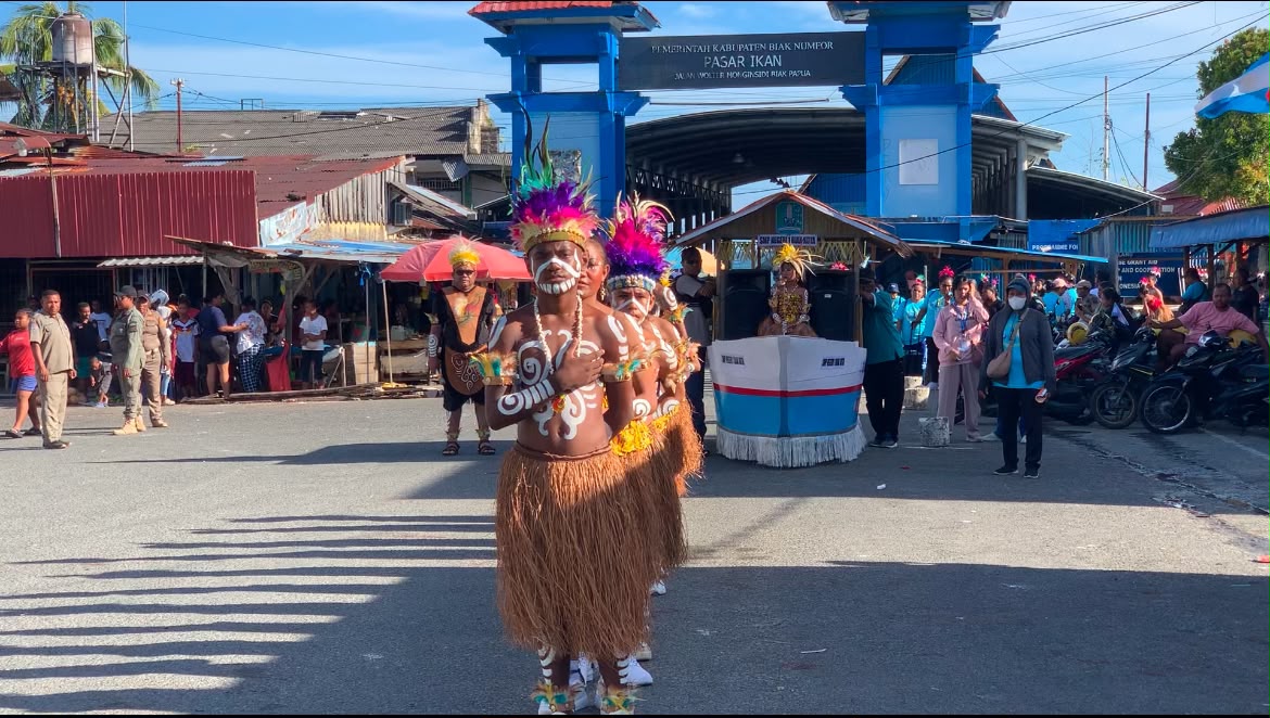Peserta Parade Yospan