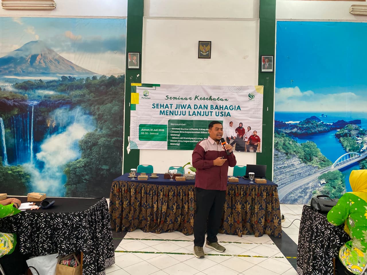 Penyampaian Materi oleh Ahmad Guntur Alfianto