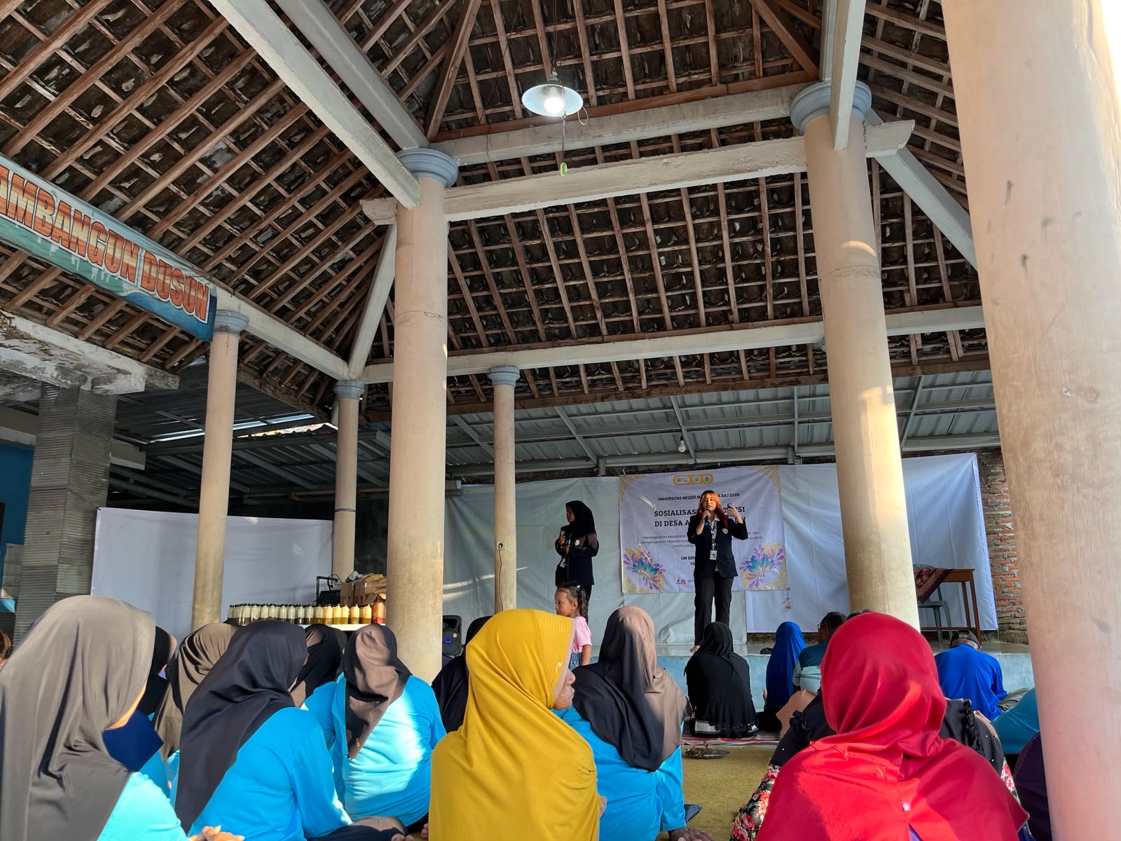 Pemaparan Materi Sosialisasi Hipertensi Sumber: Tim Dokumentasi UM BBM Arjowilangun Kelompok 1