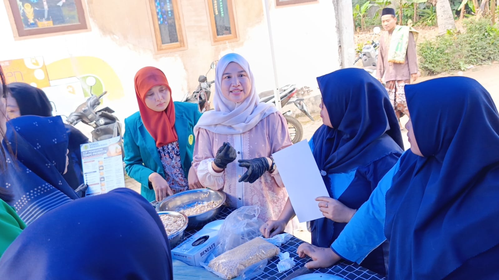 Praktik pembuatan tempe probiotik dan minuman tebu prebiotik
