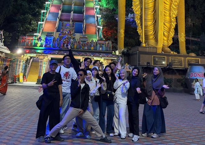 Tim mengunjungi Batu Caves