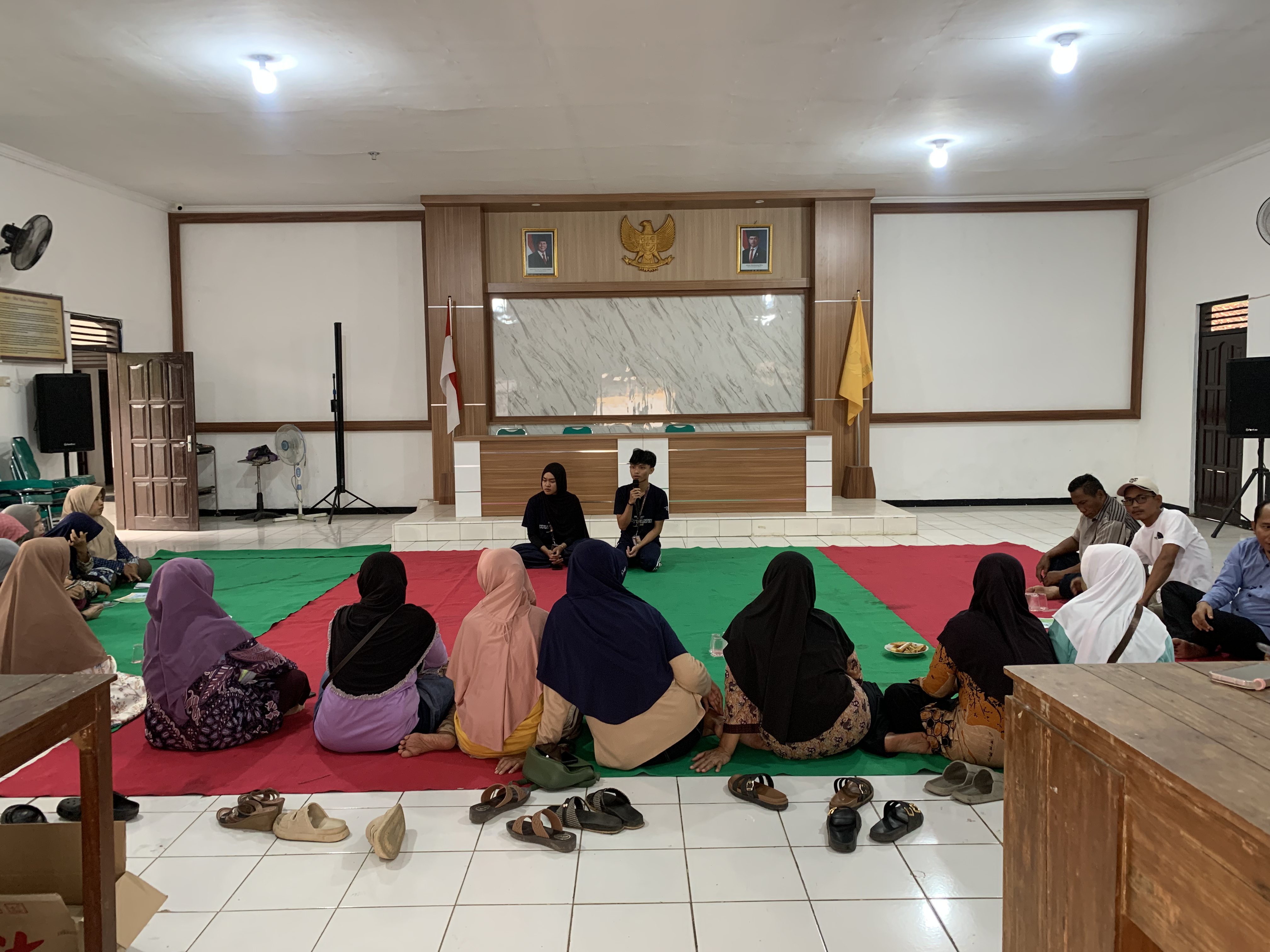 Penyampaian materi Budikdamber.