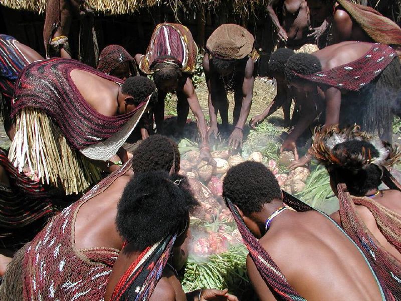 Bakar Batu︱Wikimedia Commons - Paul