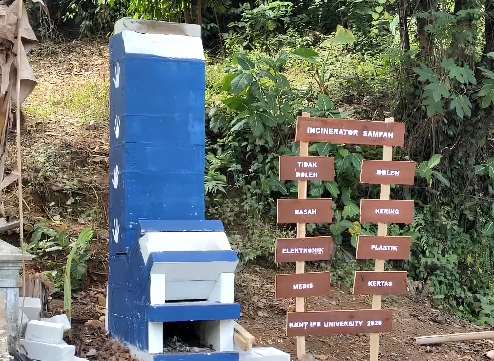 Incinerator sampah sederhana | Foto: Dokumentasi Pribadi