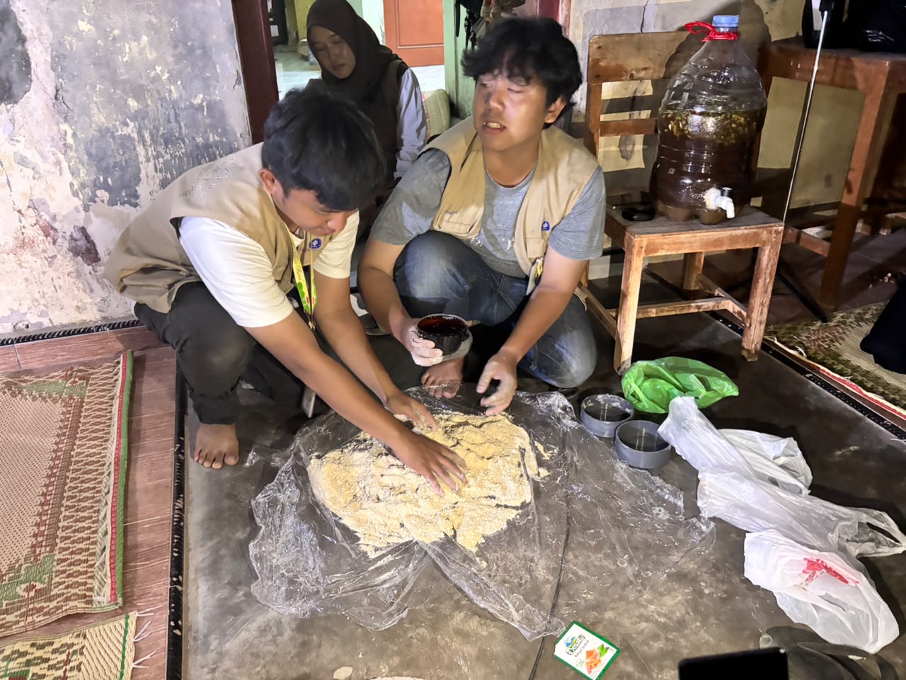 Foto Kegiatan Demonstrasi Pembuatan Mineral Block