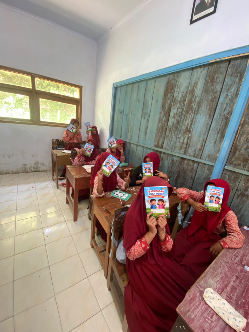 Siswa SD Negeri Pudak Kulon mengikuti kegiatan Kelas Literasi berbasis Seven Habits. | Foto: Dokumentasi Pribadi