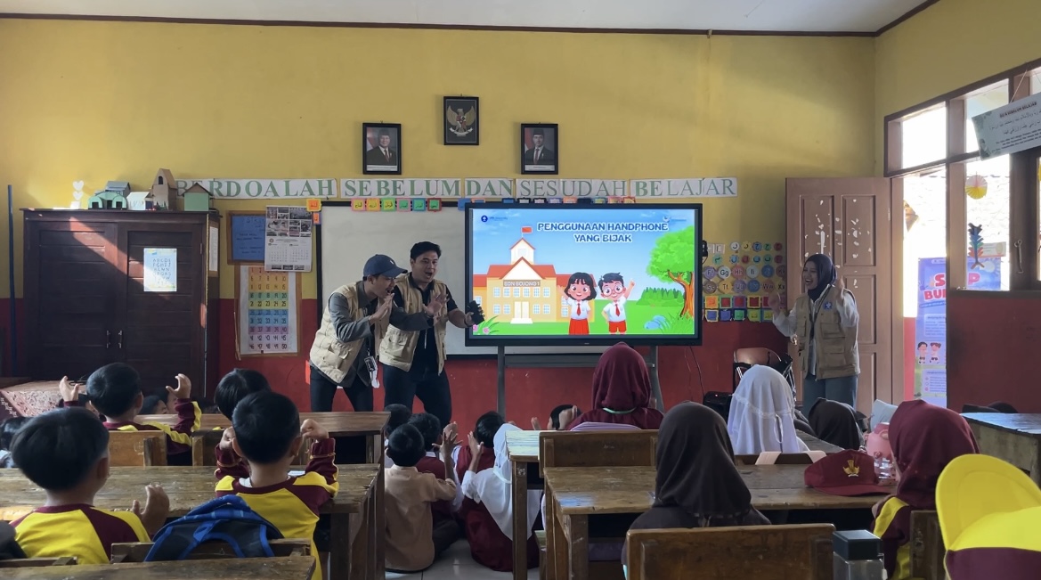 Siswa SD 03 Bojong Antusias Mendengarkan Mahasiswa