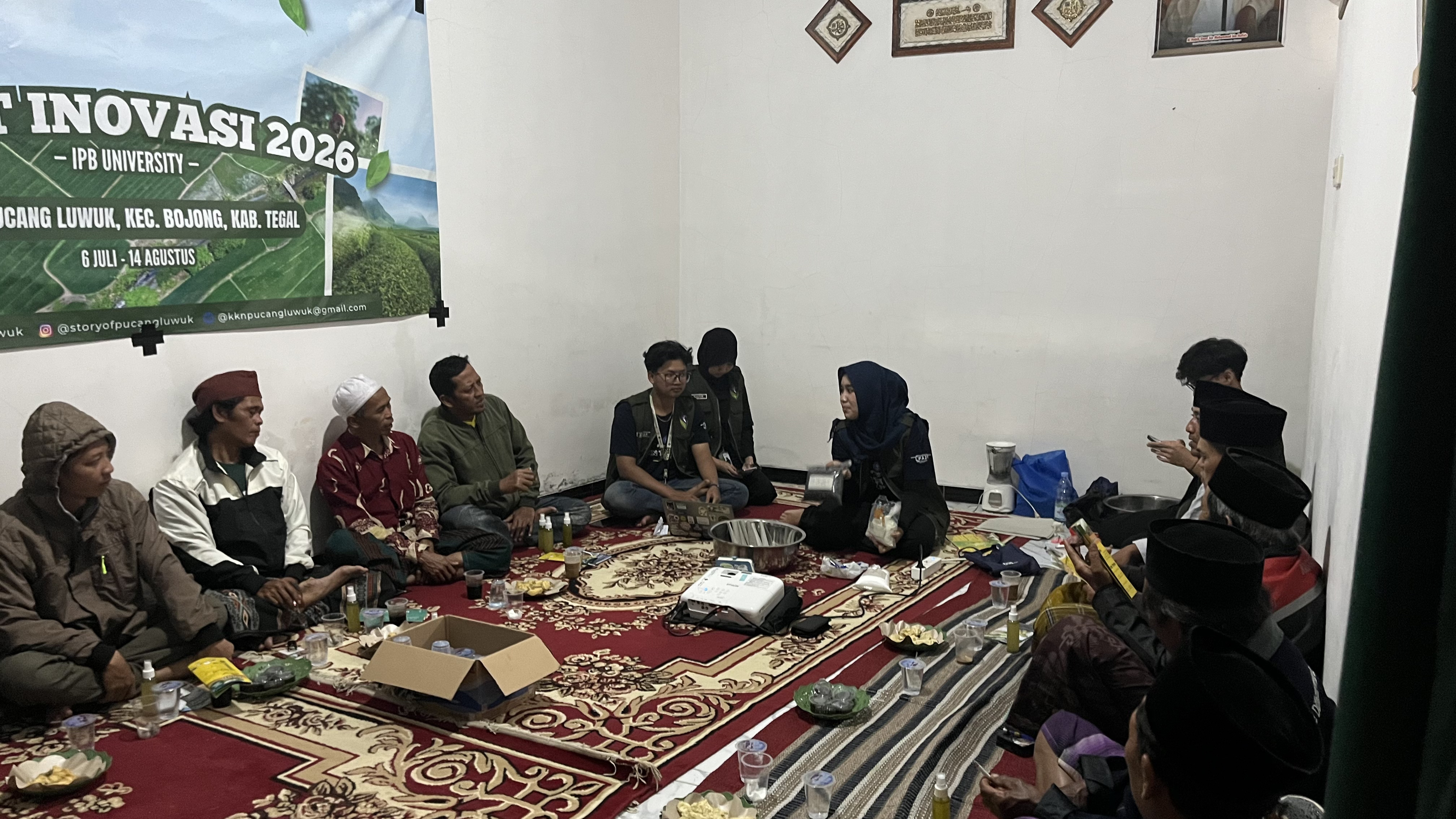 Demonstrasi pembuatan emposan tikus sebagai alternatif pengendalian hama