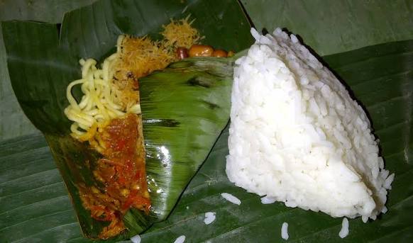Nasi Jinggo | Sumber: Wikimedia Commons - Okkisafire