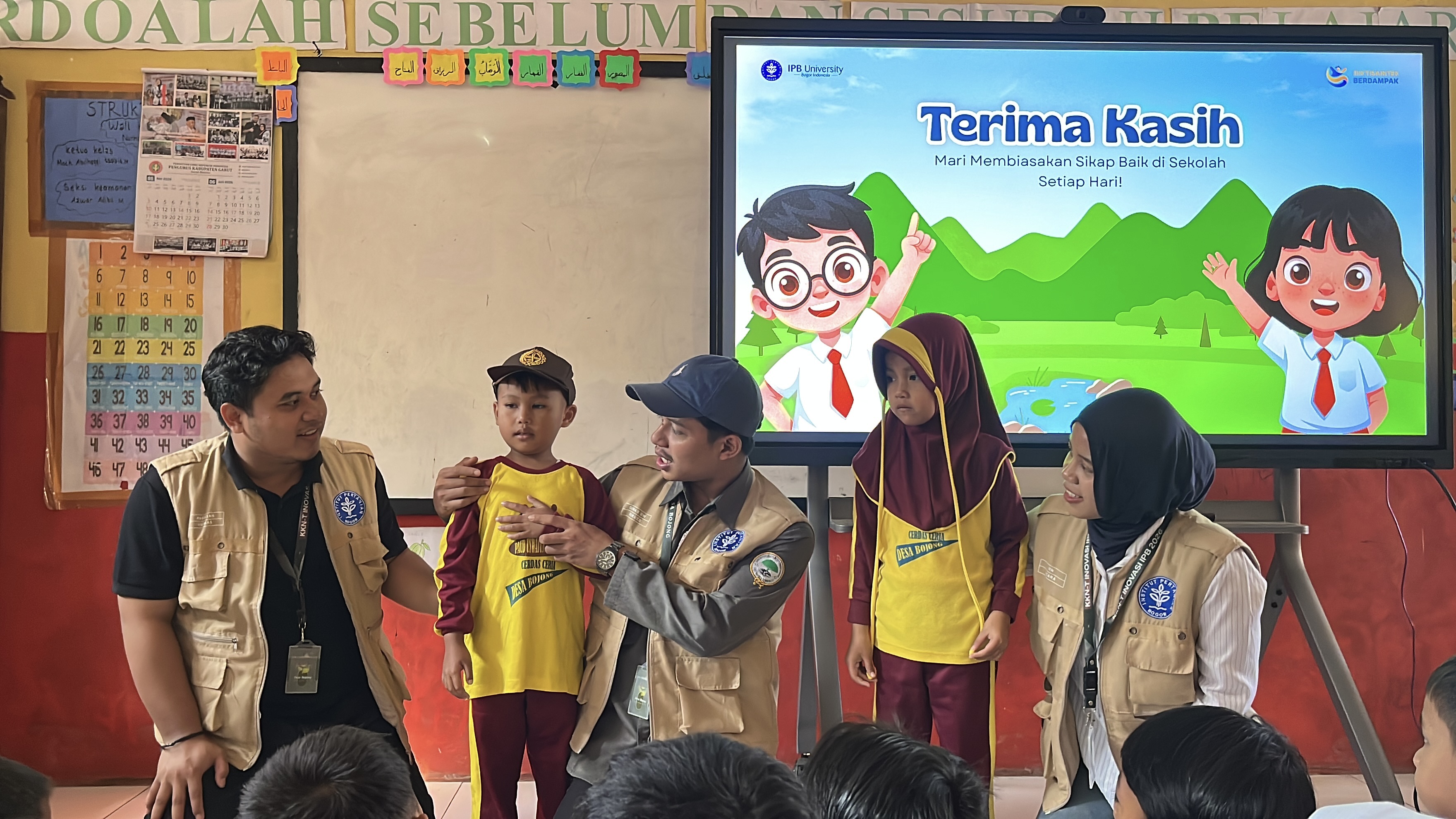 Bercerita bersama Siswa SD 03 Bojong tentang Kebiasaan di Rumah 