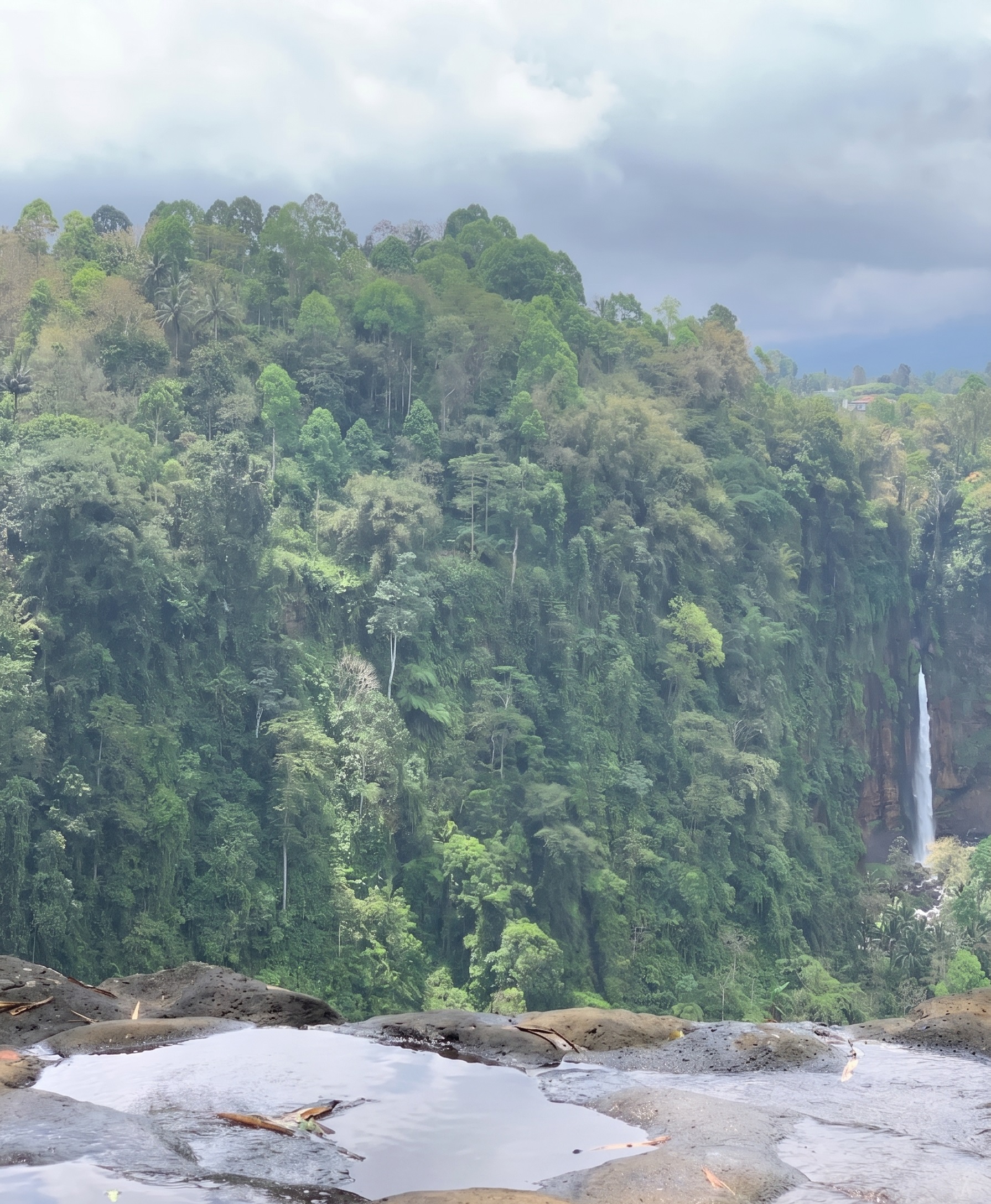 Panorama Kapas Biru saat tertutup awan | Foto : Afifatul Faizah