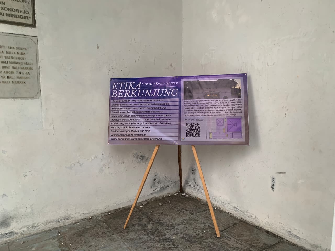 Luaran Program Papan Informasi Etika Berkunjung di Makam Kyai Langsur | Sumber: Dokumentasi Pribadi