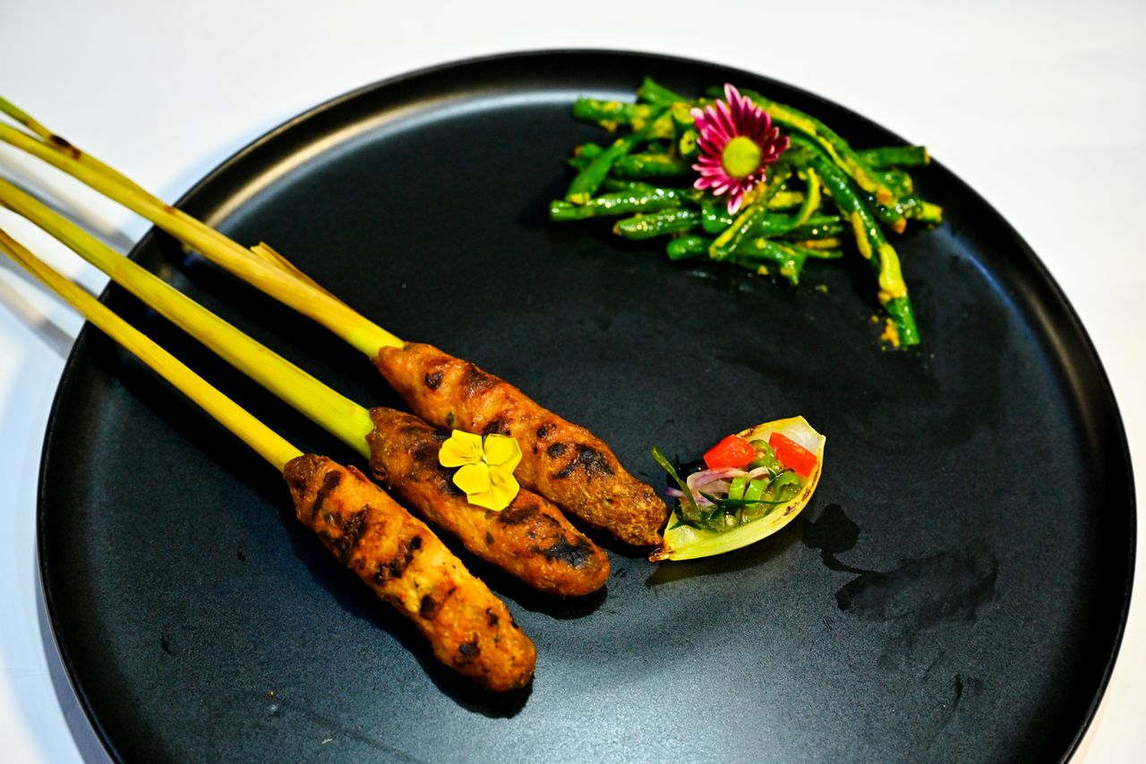 sate lilit bali, makanan khas bali, bali