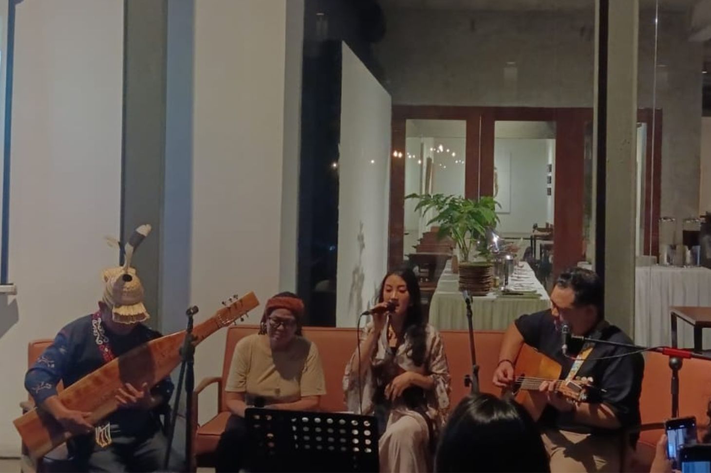Penampilan Asteriska di Dia.lo.gue Artspace, Kemang, Jakarta Selatan, pada Jumat, (31/7/2026)./GNFI