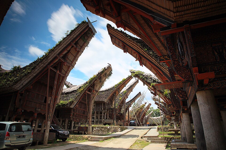 rumah adat tongkonan, rumah tongkonan, rumah adat toraja