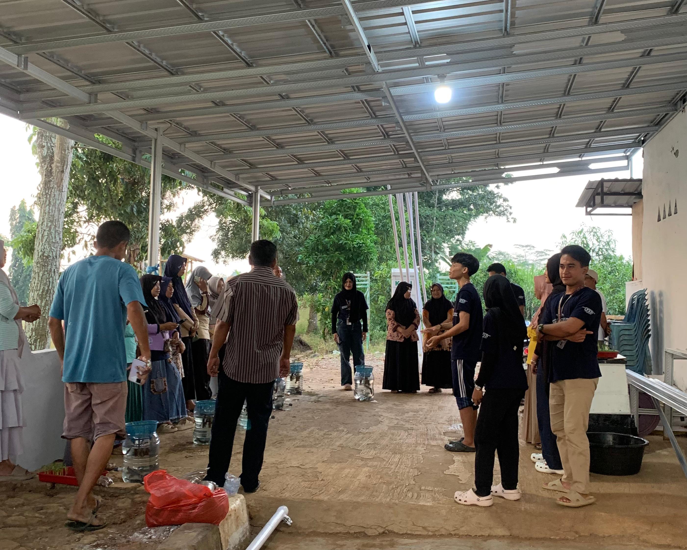 Demonstrasi pembuatan budikdamber
