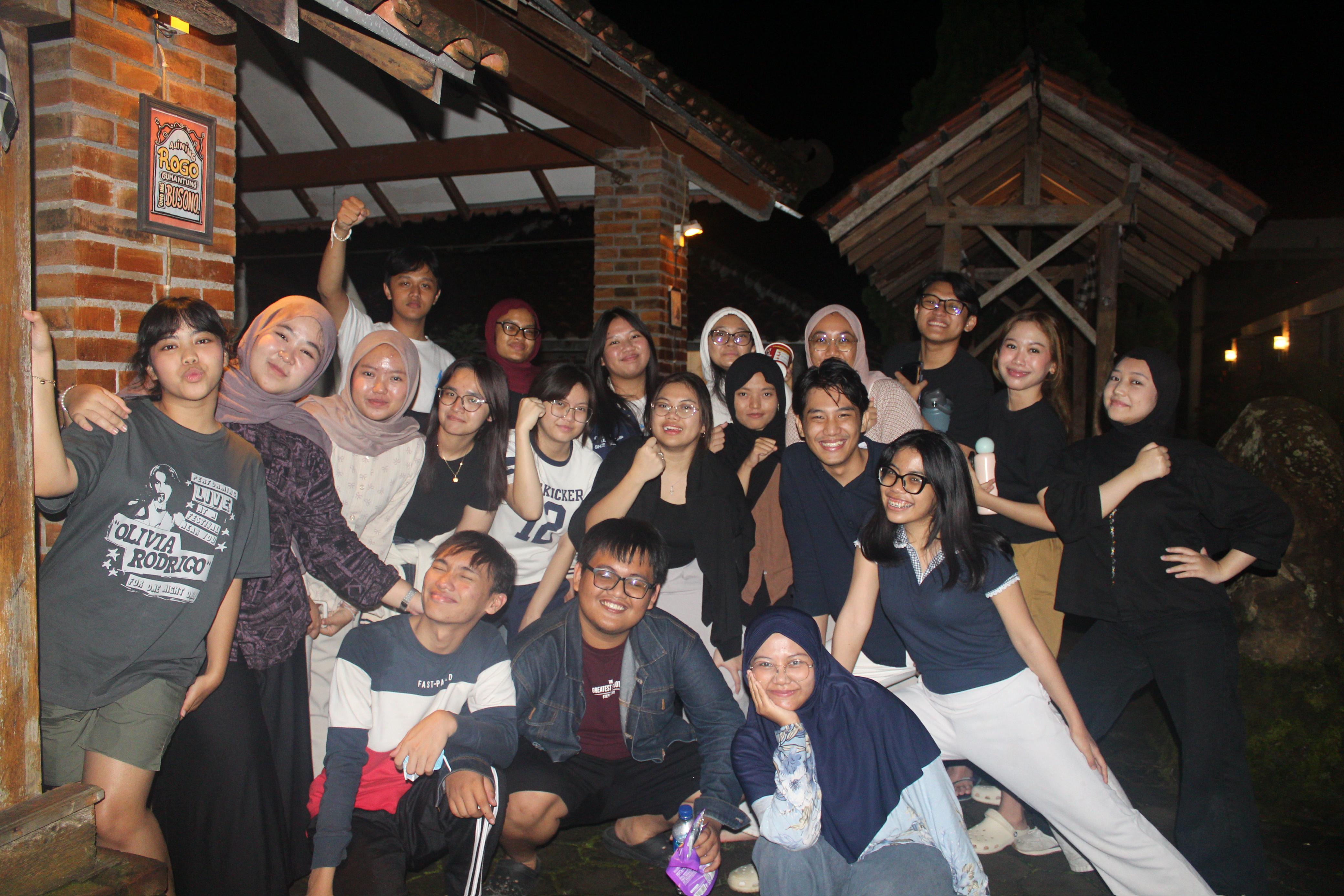 Kehangatan member AIESEC in Semarang pada salah satu acara internal
