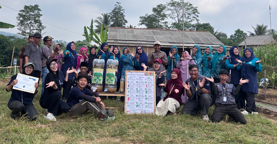 Sosialisasi dan demonstrasi program RESIK KKNT Inovasi IPB 2026 bersama masyarakat Desa Gunungjati. (Dokumentasi Pribadi)