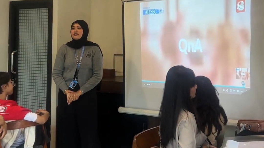 02_AIESEC in UNEJ Hadirkan Induction untuk Membuka Pengalaman Baru Local Volunteer Bersama Exchange Participant.jpg