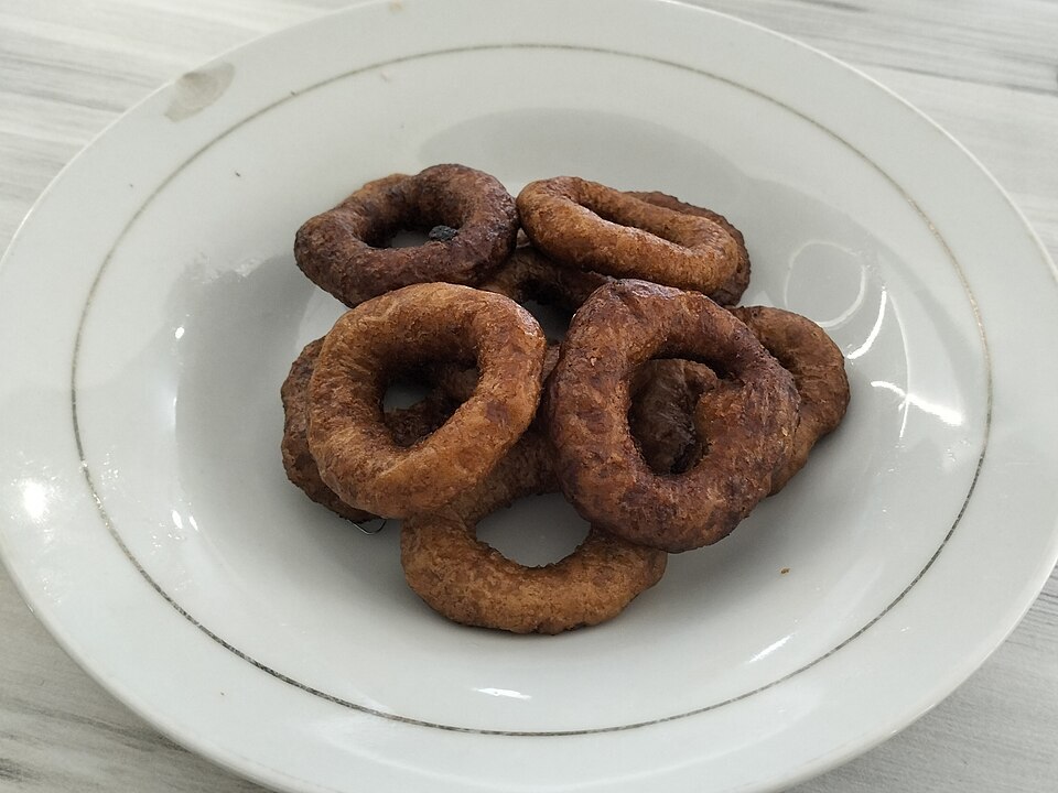 Ali agrem atau kue cincin, kue tradisional khas Jawa Barat | Wikimedia Commons | Tim WikiPuluran