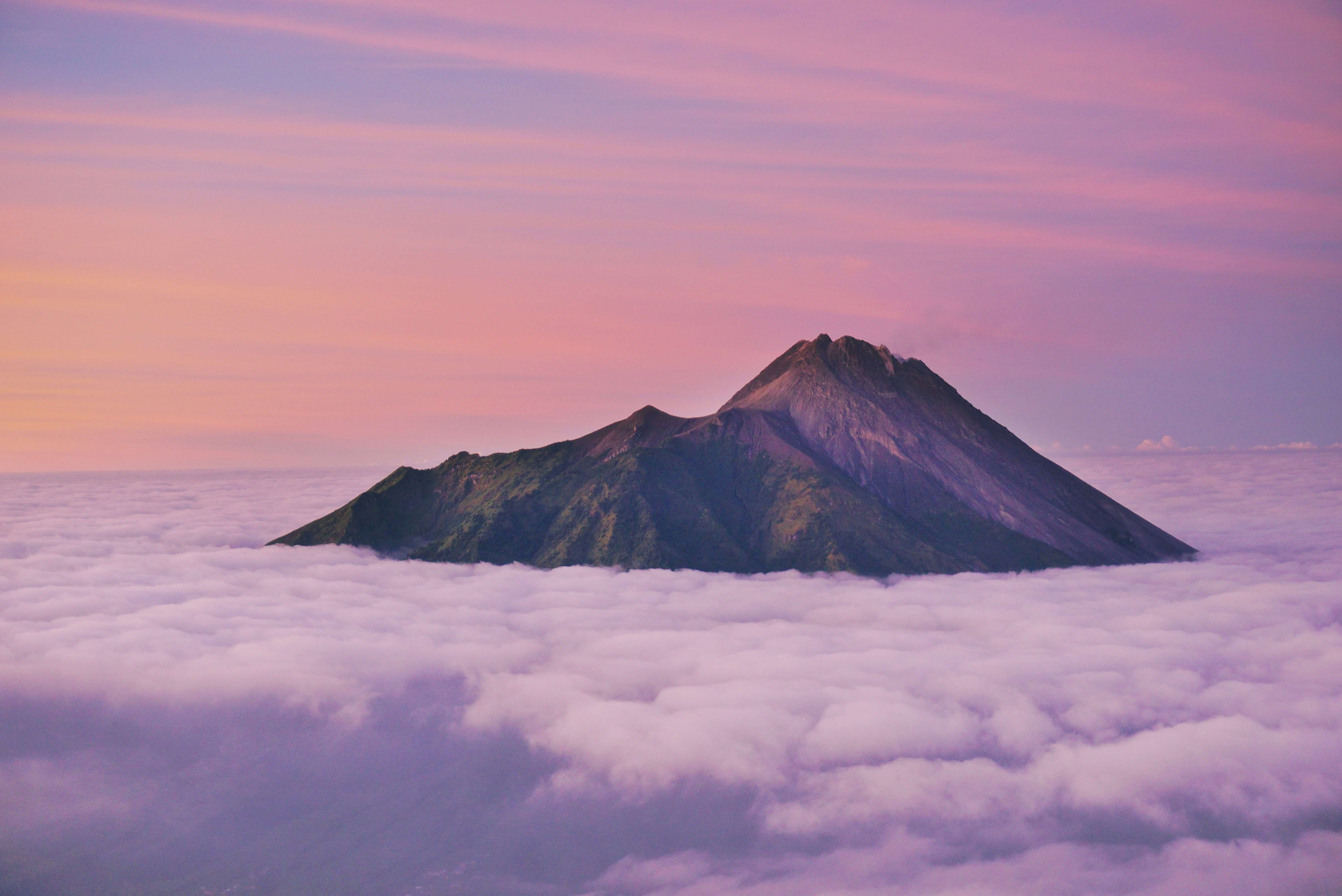 Di Balik Bencana, Ini Sisi Positif Erupsi Gunung bagi Lingkungan | Unsplash @Arif Riyanto