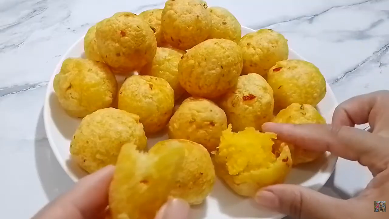 Deblo atau perkedel singkong, makanan tradisional khas Jawa Barat | Tangkapan Layar YouTube | Komariah Herman