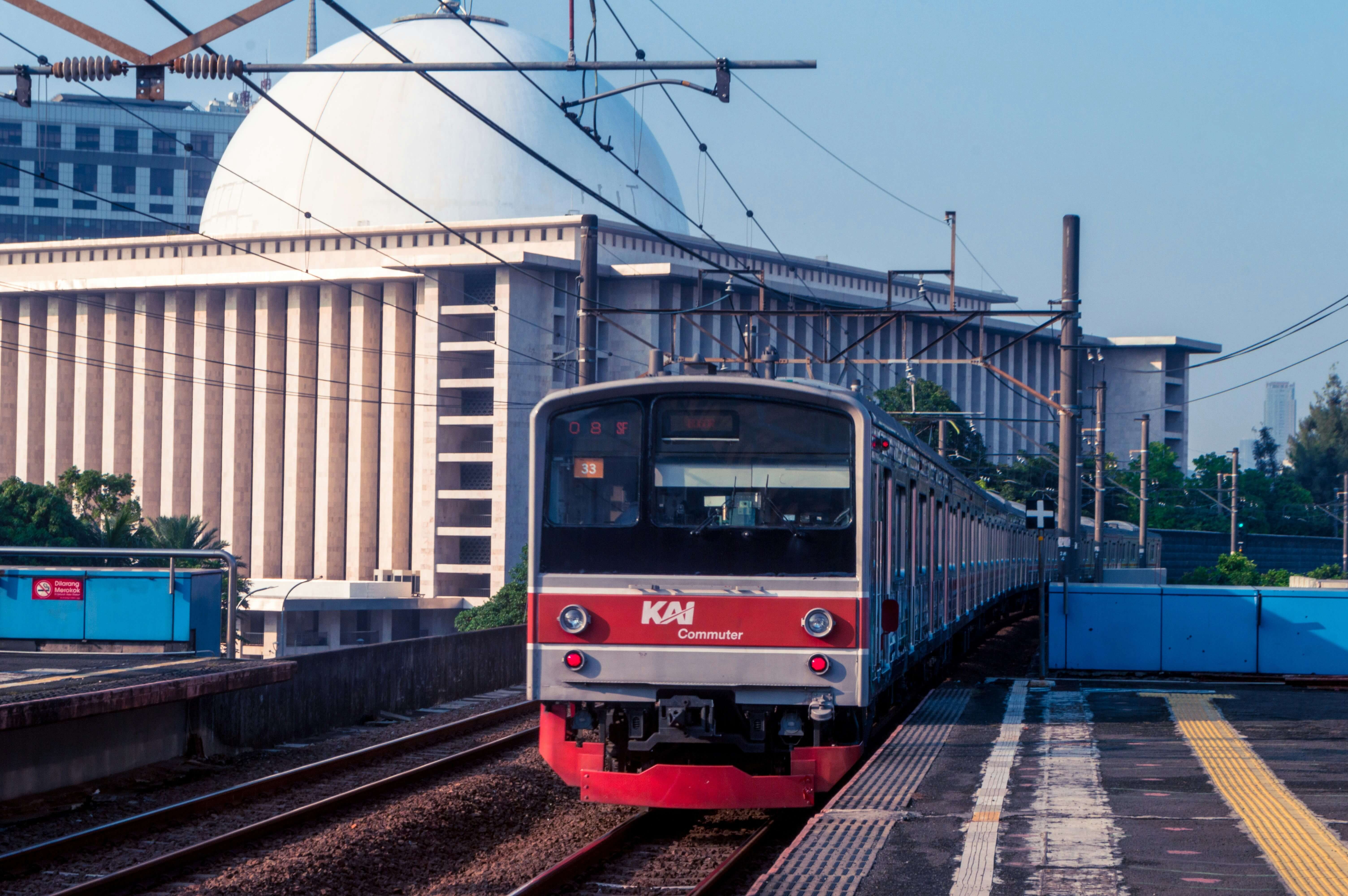 Apakah Hari Kereta Api Nasional Sama dengan HUT KAI? | Unsplash @Faisal Hanafi