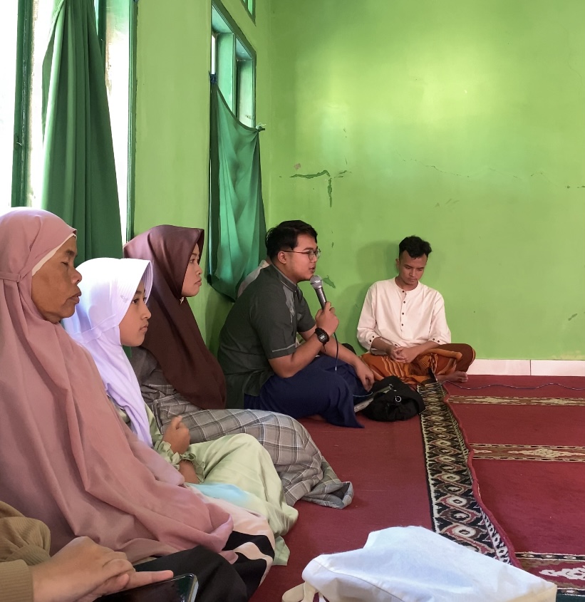 Foto 2. Dokumentasi kegiatan pengajian bersama masyarakat.