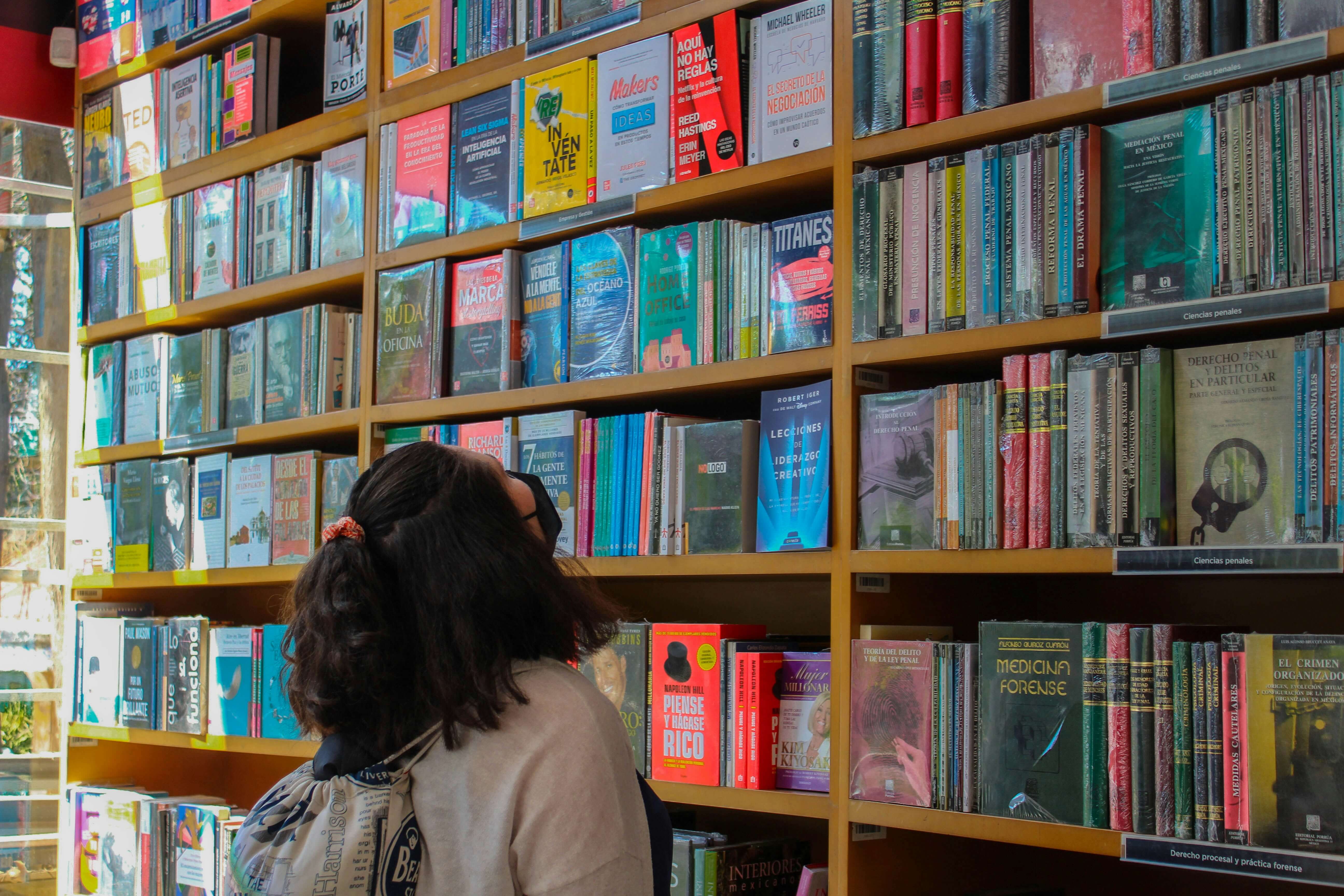Belajar, Langkah Sederhana untuk Melanjutkan Perjuangan di Masa Kini | Unsplash @Luis Andres Villalon