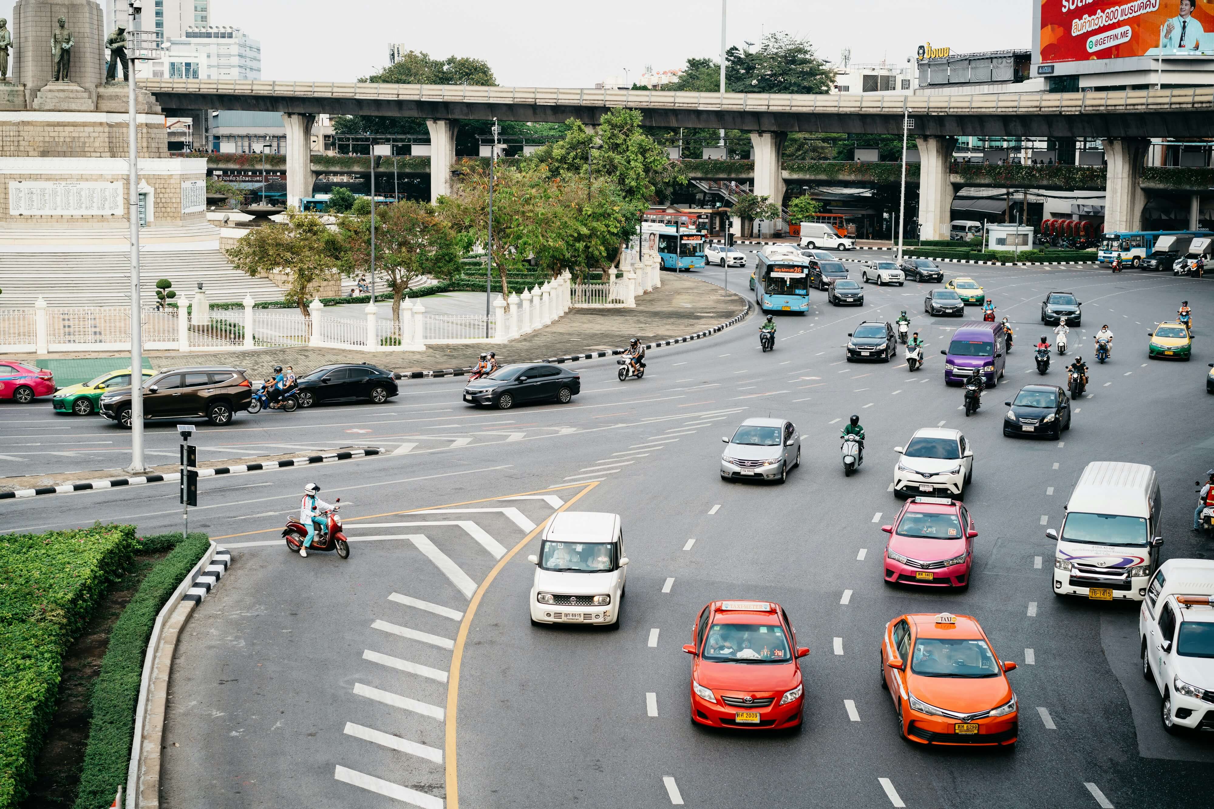 Mengapa Indonesia Menggunakan Jalur Kiri Saat Berkendara dan Tidak Berpindah ke Jalur Kanan? | Unsplash @Markus Winkler