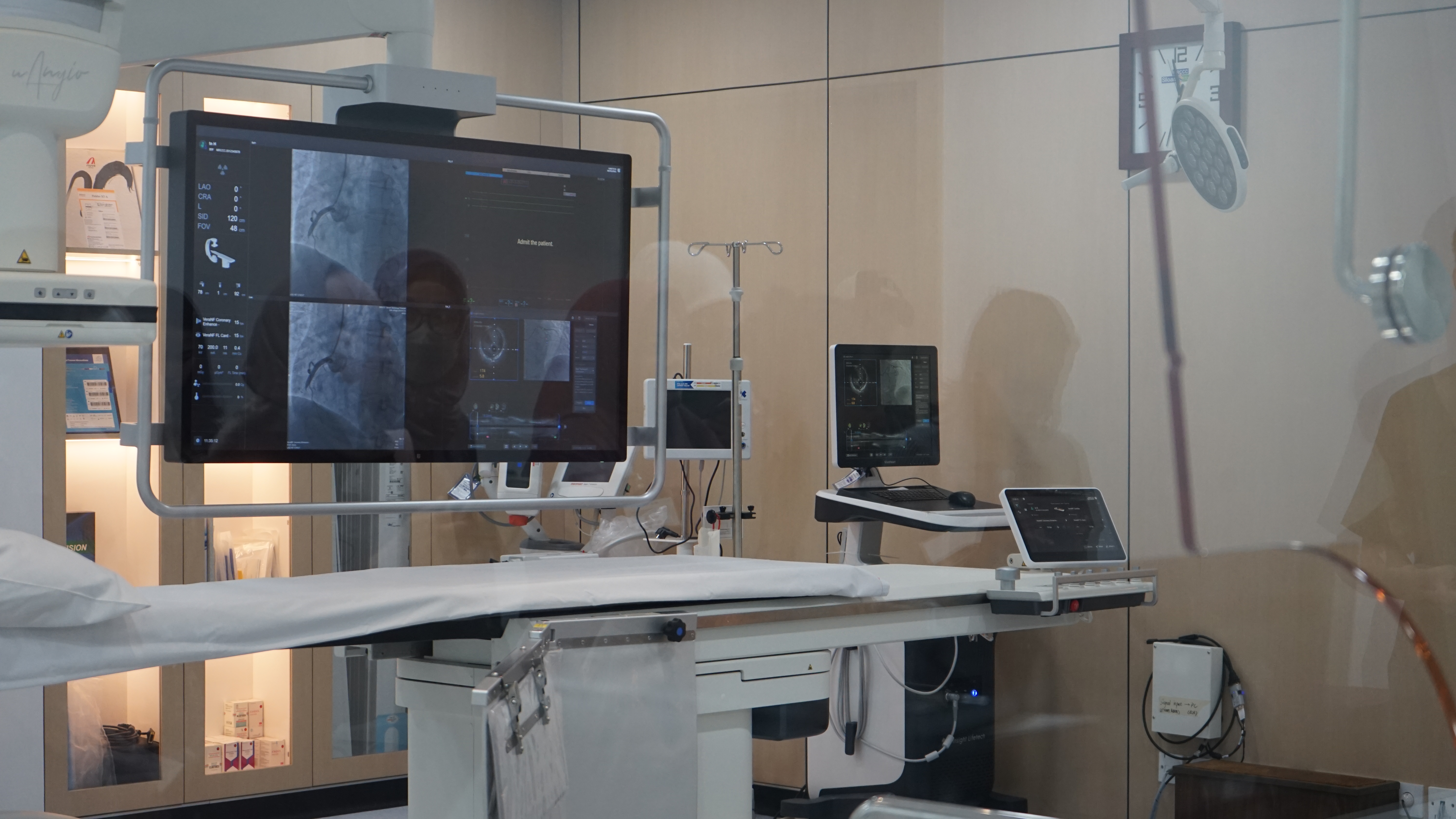 uAngio AVIVA Intelligent Angiography System