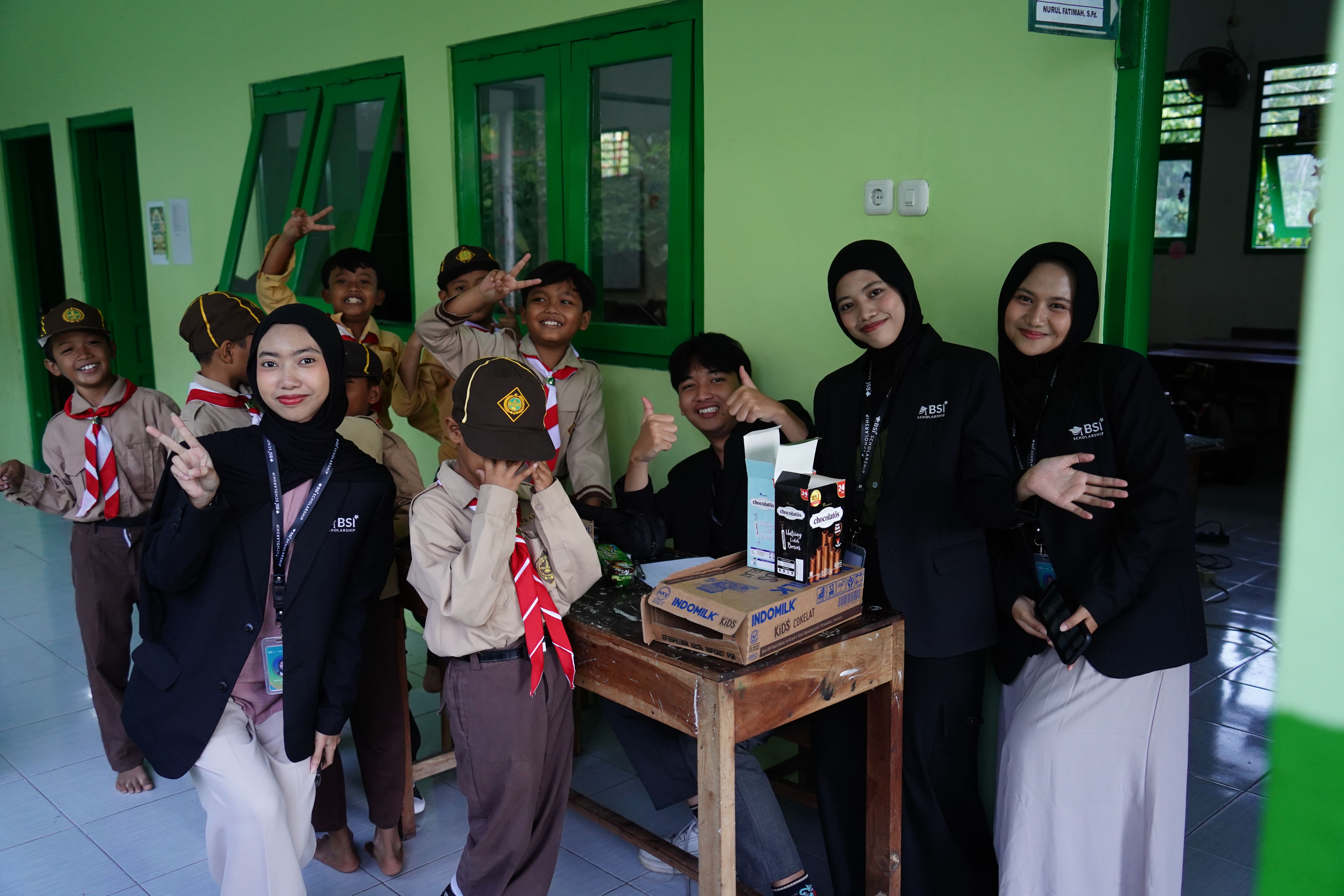 RWN07006 (1).jpg Bersama siswa MI YAPPI Semoyo