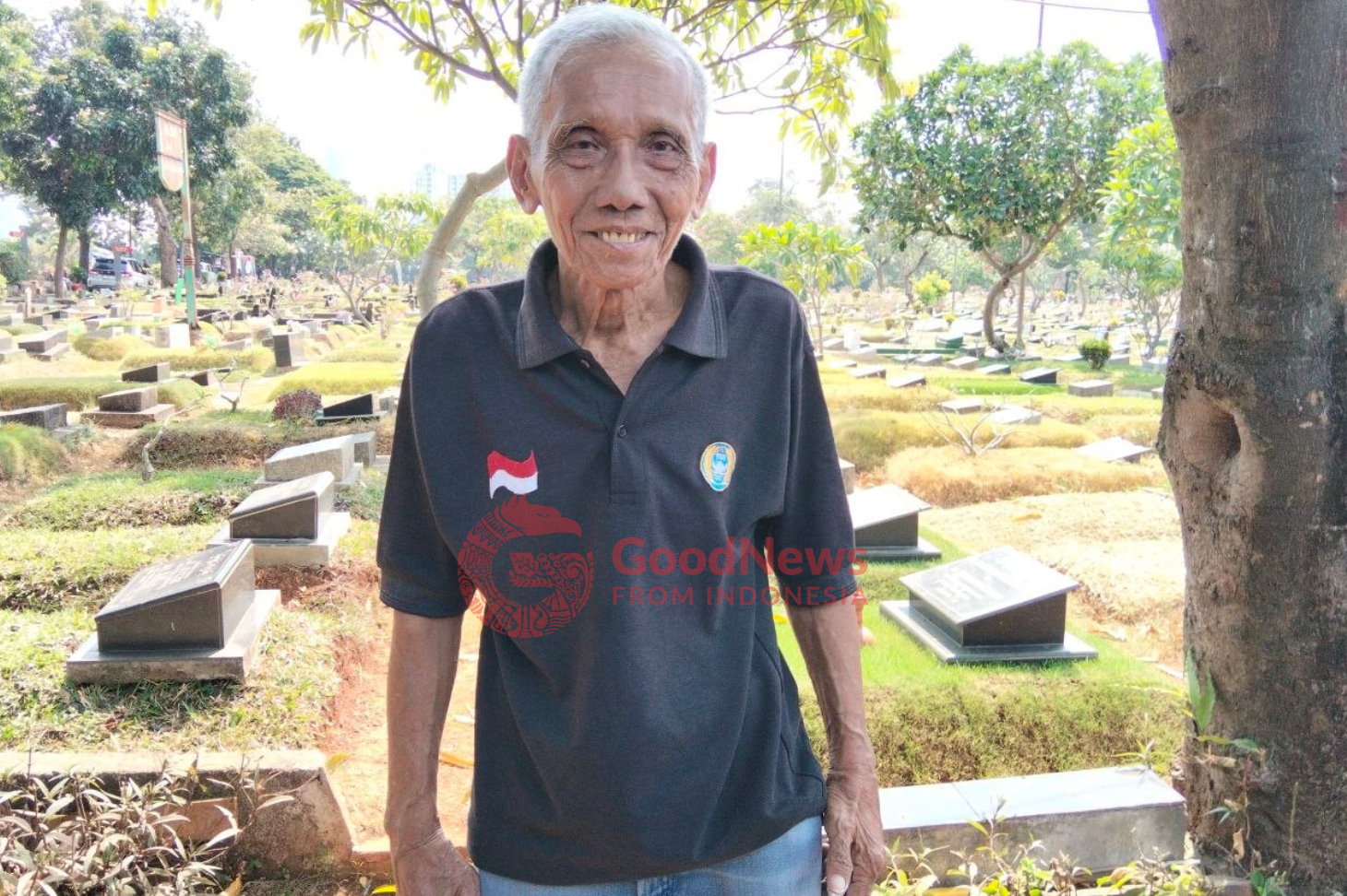 Eks kiper nomor satu Timnas Indonesia, Yudo Hadianto hadir dalam pemakaman Bob Hippy. (Foto: Good News From Indonesia/Dimas Wahyu Indrajaya)