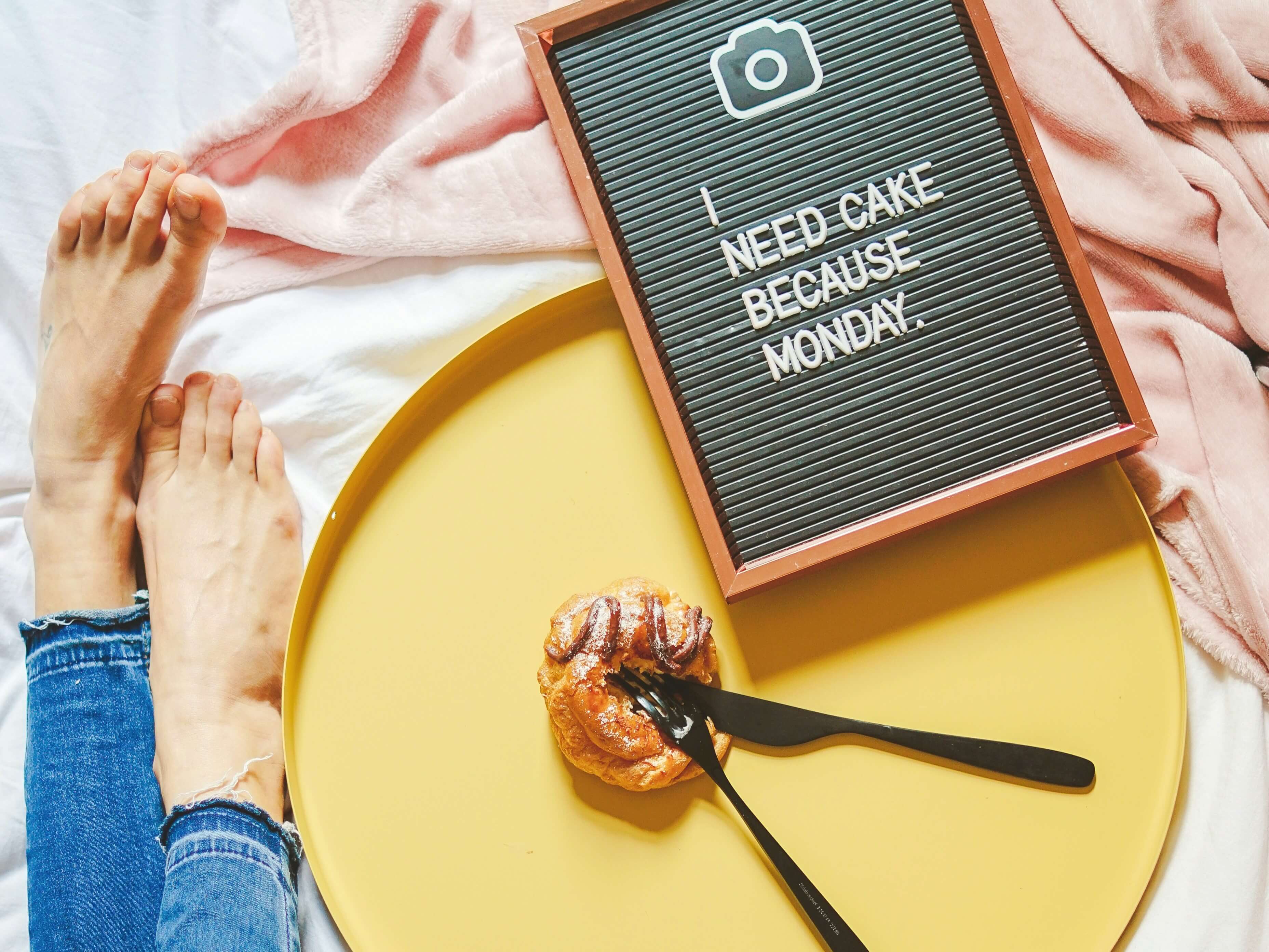 Faktor Penyebab Munculnya Tren Bare Minimum Monday | Unsplash @Toa Heftiba