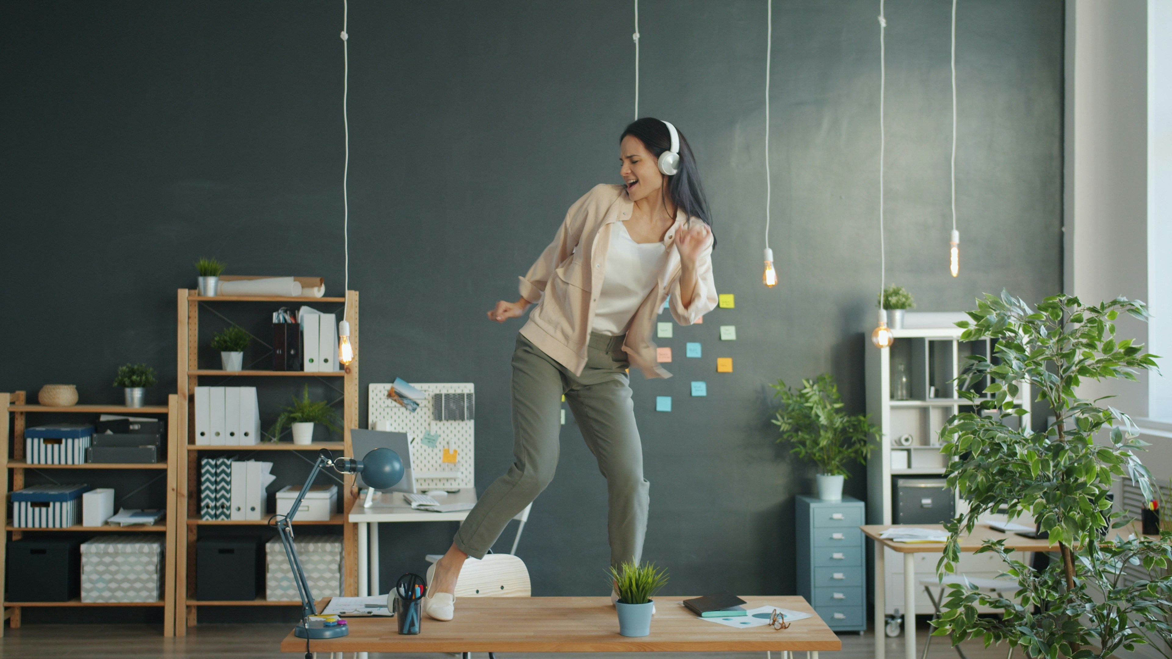 Hustle Culture vs Anti Hustle Culture, Kenapa Gen Z Mengkritisi Budaya Overwork? | Unsplash @Vitaly Gariev