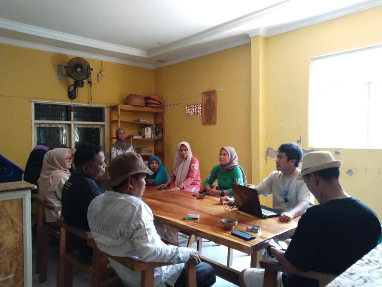 Sesi diskusi bersama warga | Foto: Dokumen Pribadi