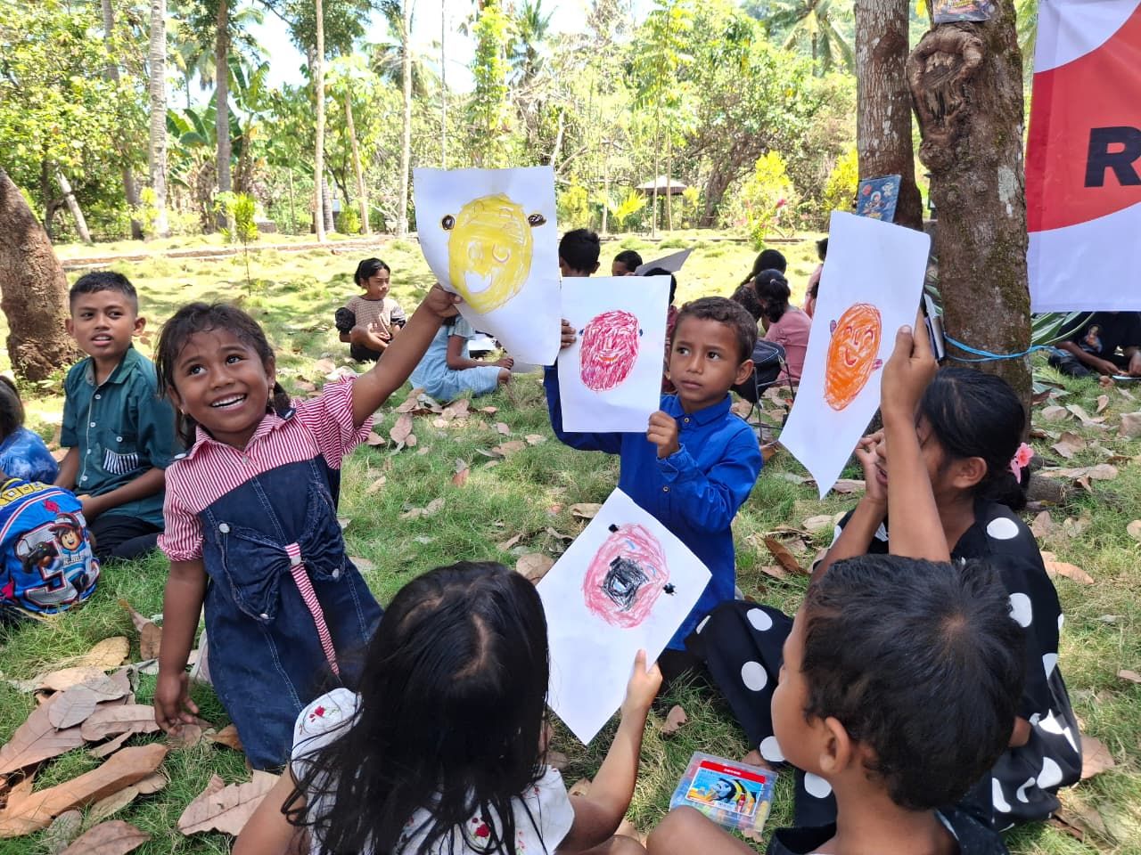 Ruang Ramah Anak dibuka WVI demi menghibur anak-anak korban bencana gempa Flores yang sebagian besar kehilangan tempat tinggal. (Foto: WVI)