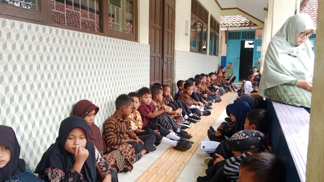 Pembiasaan Pagi : Membaca Asmaul Husna, Surat Pendek, dan Do'a Sehari-hari