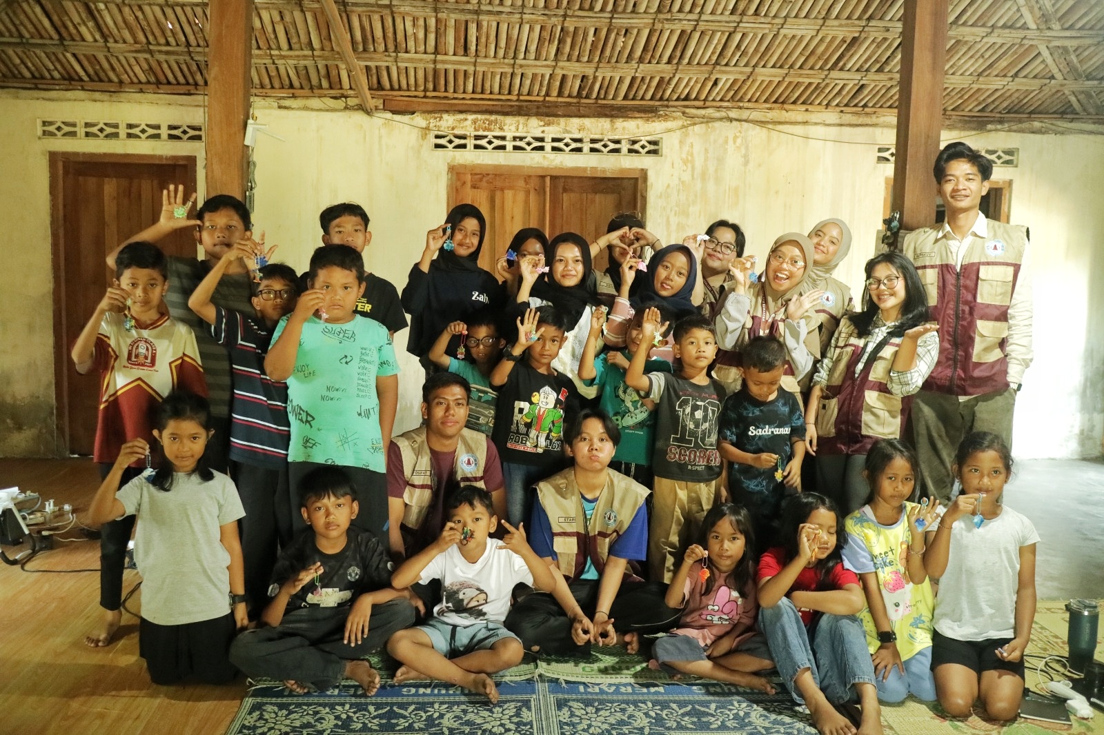 Pembuatan Keychain Bersama Anak-Anak