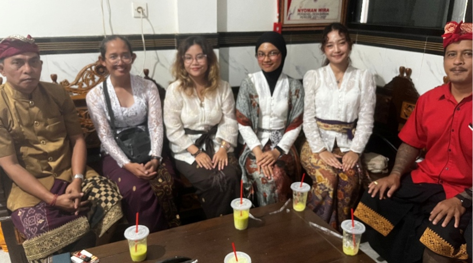 Perbekel Desa Sawan, Sekretaris Desa Sawan, dan Tim Pengmas Universitas Indonesia | Dokumentasi Pribadi