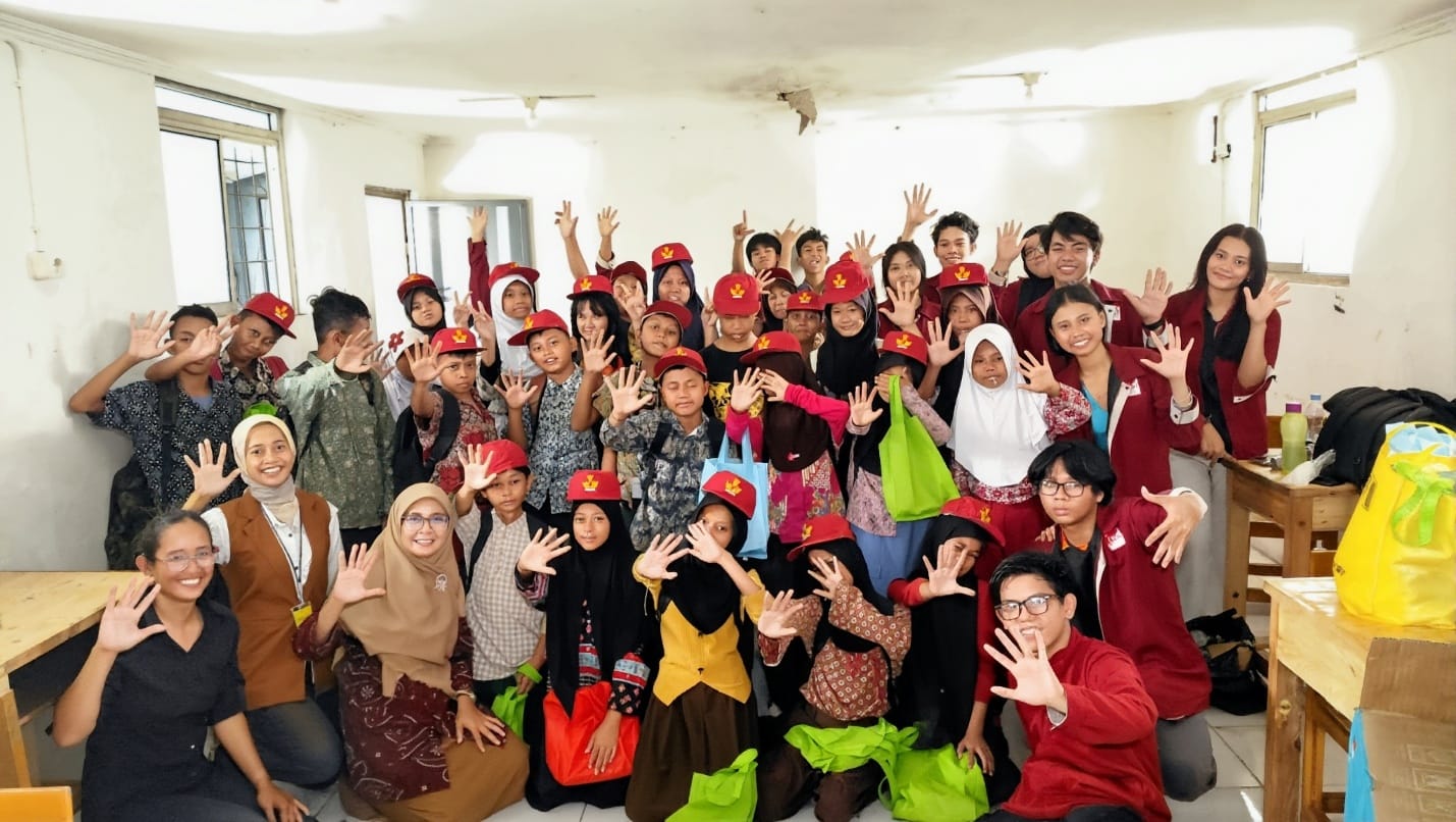 IKSI FIB UI, Tim Pengmas, Wali Kelas beserta Siswa Kelas V Sekolah Master Indonesia | Dokumentasi pribadi
