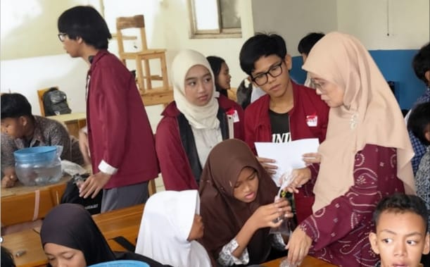 Mahasiswa IKSI Mendampingi Siswa dalam Pengmas | Dokumentasi Pribadi 