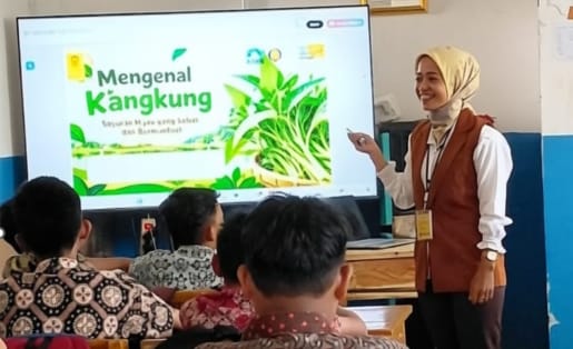  Tri Wahyuni Membarikan Edukasi kepada Siswa | Dokumentasi Pribadi 
