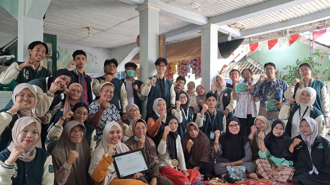 Pelatihan Perhitungan HPP oleh IPB University kepada UMKM Desa Cinangka | Sumber: LPA2I IPB University