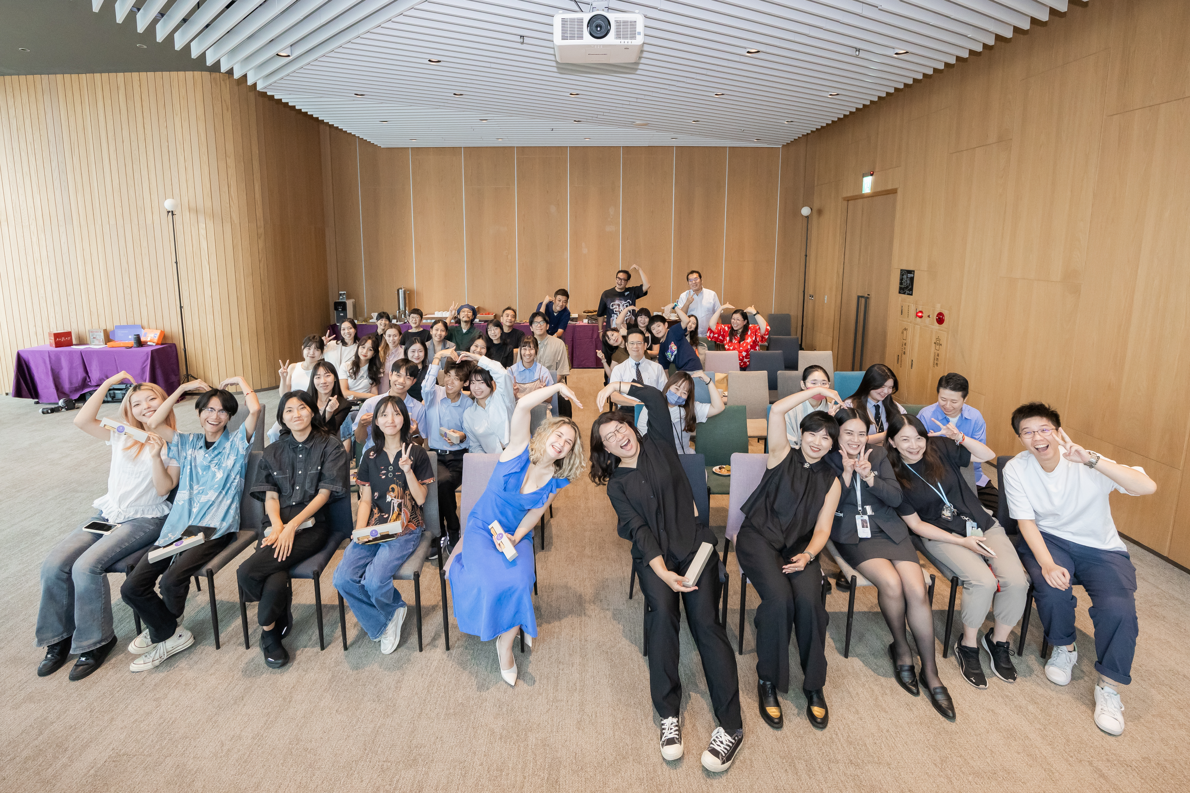 Presentasi di Hotel The Place Taipei pada Hari Terakhir Proyek (Sumber: Dokumentasi Pribadi Steven)