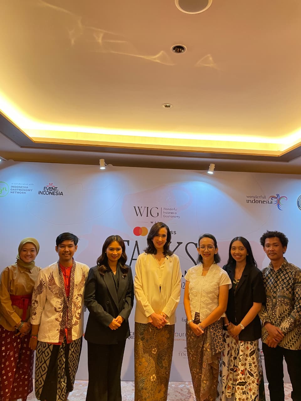 Momen foto perwakilan komunitas bersama Ibu Widi Wardhana (Menpar), Ibu Ni Luh Puspa (Wamenpar) dan GKR Bendara (Dok. GenPI Jogja)