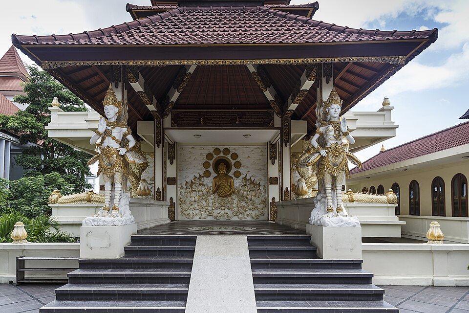 Vihara Buddha Guna | CEphoto, Uwe Aranas/WikimediaCommons