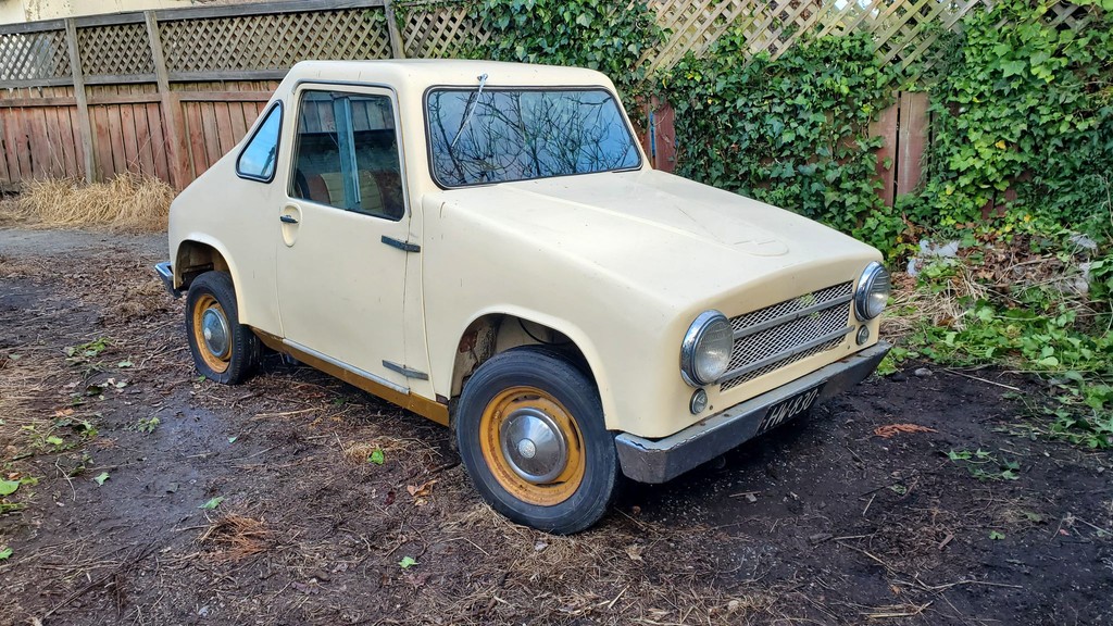 Electric cars Donald MacConachie made in the 1970's | Wikimedia Commons | Karya: Kevin Rungai
